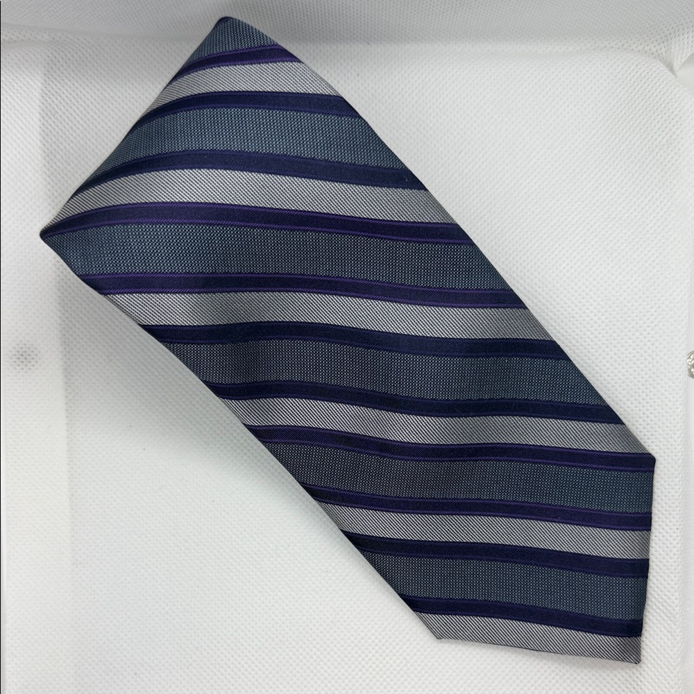 Kenneth Cole Men's Tie - Navy and Silver Stripes